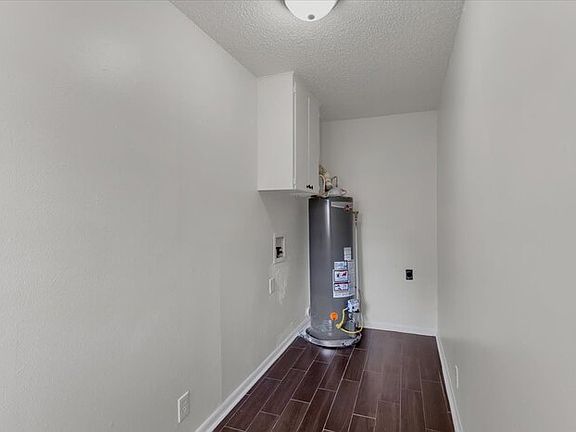 5th image of 1312 N Travis St
