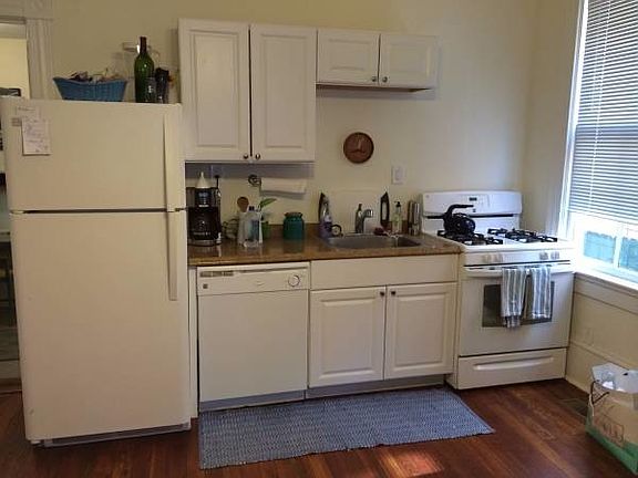 4th image of 122 W Waldburg St APT 1