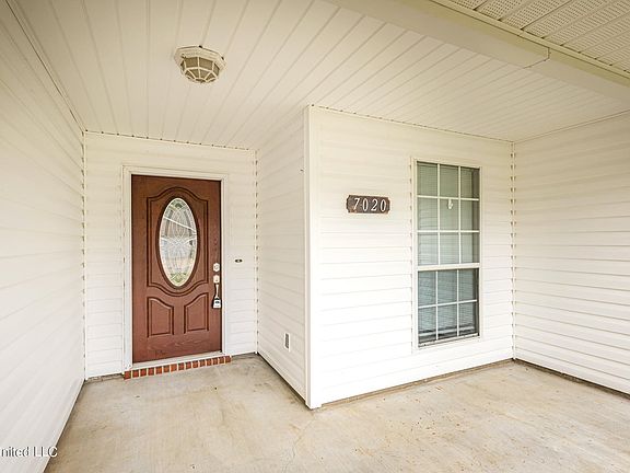 4th image of 7020 Bayou Landing Dr