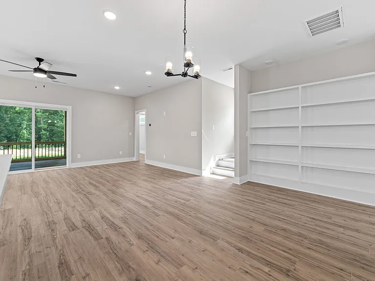 215 Summer Breeze Dr — Photo 13