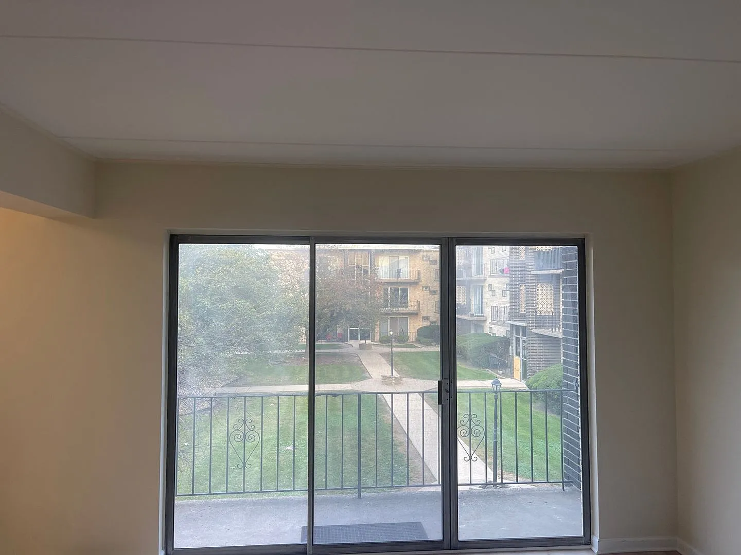 Charming 2BR Condo in Lansing — Photo 4