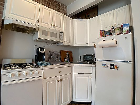 3rd image of 234 E 82nd St #3FE