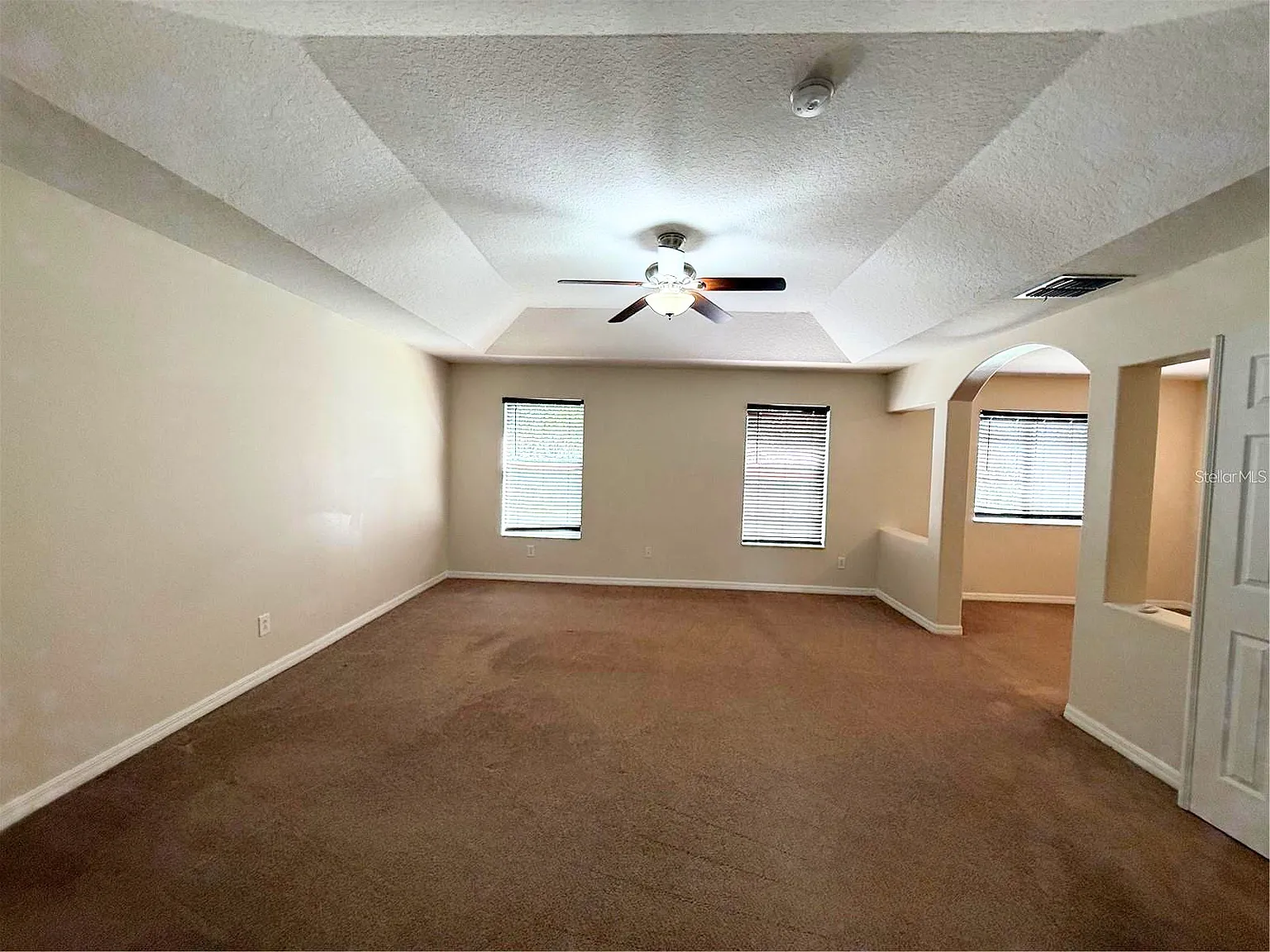 4 bed, 2.5 bath, 2968 sqft, $2,700 — Photo 2