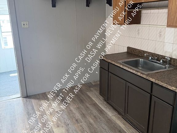5th image of 115 Parkway