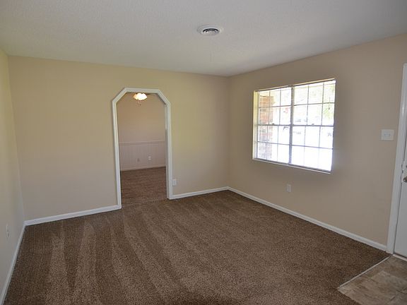 5th image of 3428 Kensington Dr N