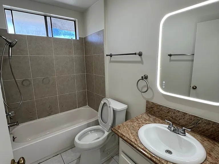 1001 Orange Grove Ave — Photo 5