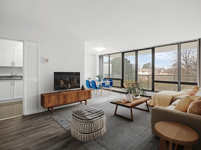 1055 Bloor St — Photo 4