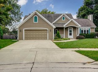 6045 S Meadow Ct, Cudahy, WI 53110