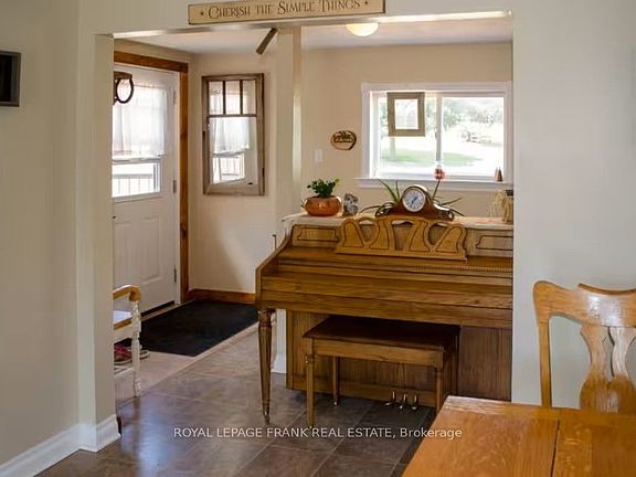 4th image of 56 Oakdene Cres