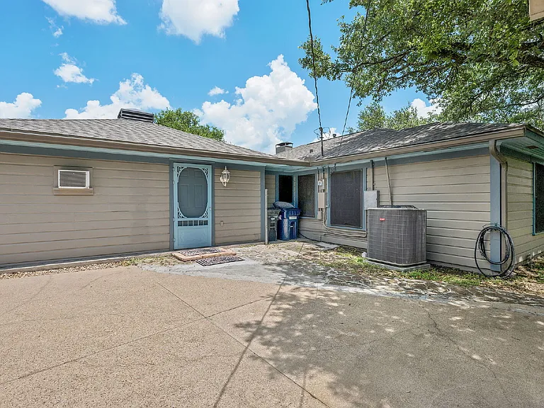 1030 Walton Dr — Photo 21