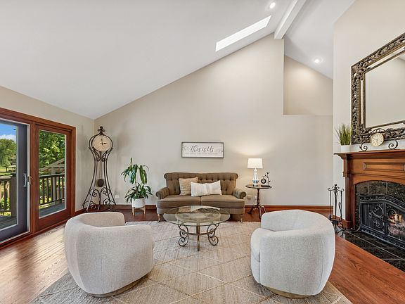 3rd image of 8 Harvard Ln