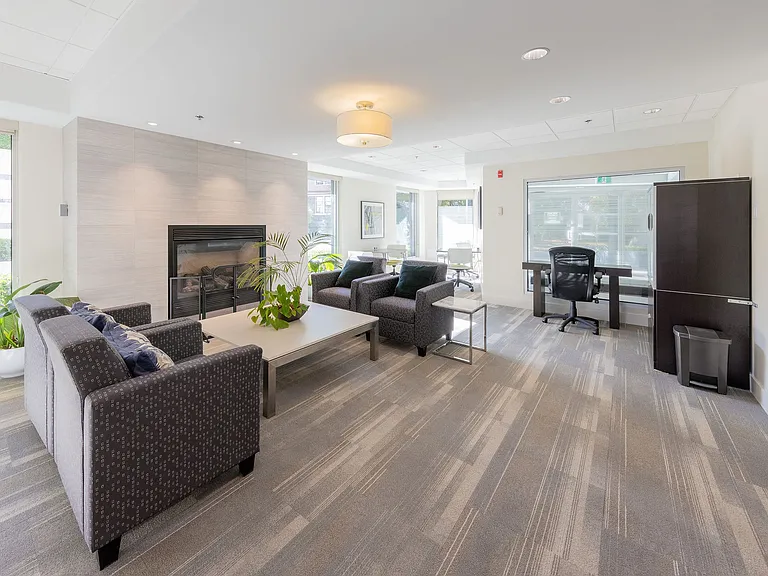 655 Douglas St — Photo 14