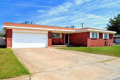 1st image of 1121 Douglas Dr