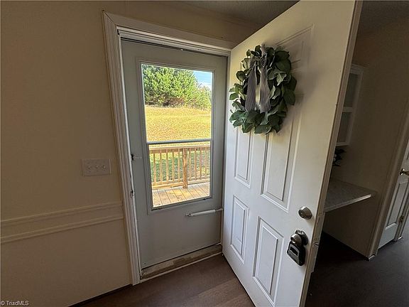 4th image of 1376 Harris Rd