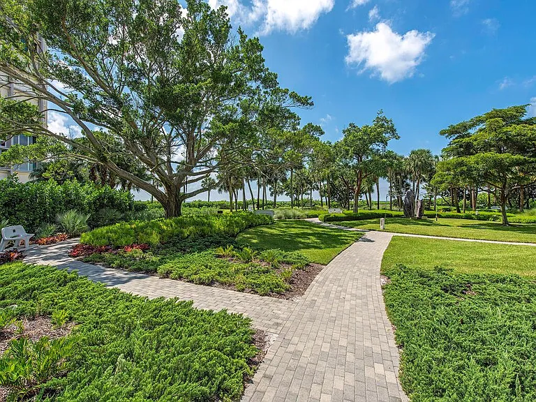 555 Park Shore Dr #508 — Photo 18