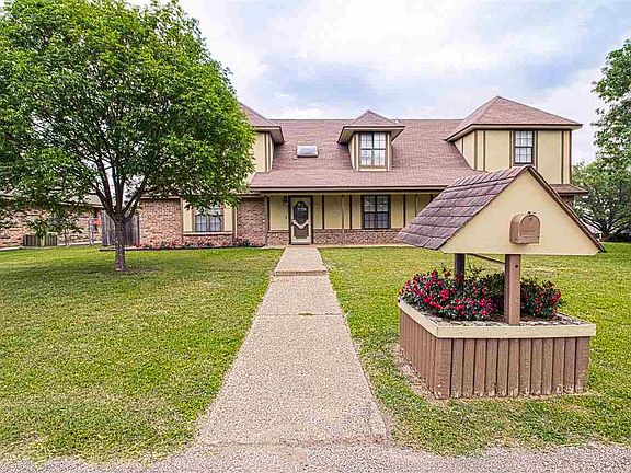 2nd image of 522 Karen Dr