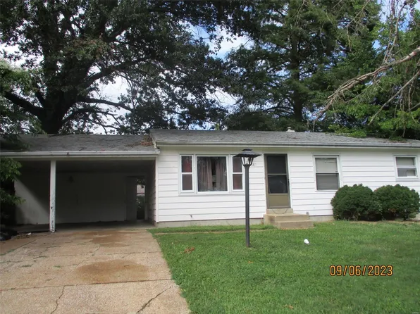 1379 Widefields Ln, Saint Louis, MO 63138