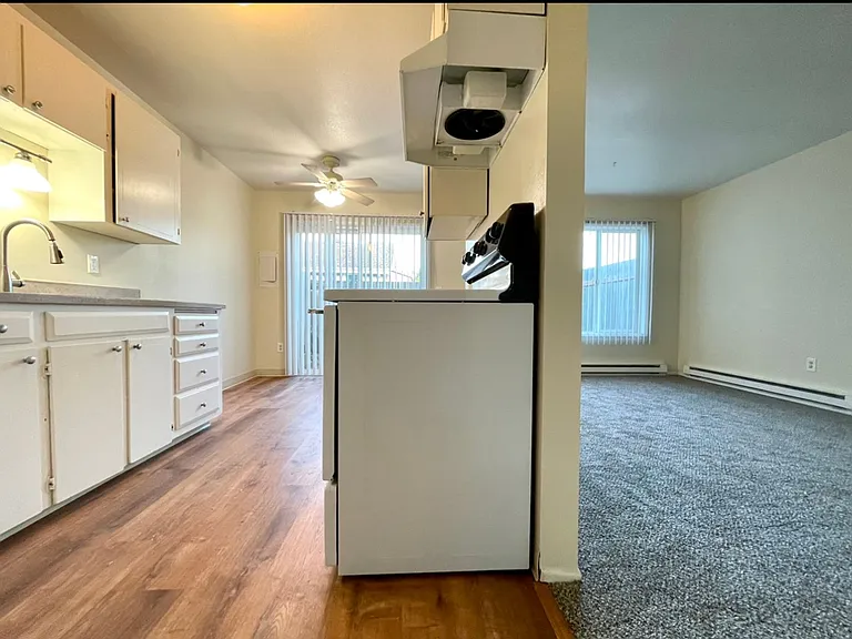 Sweetbriar Apartments — Photo 18