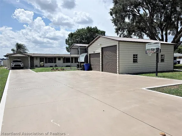 1806 Lake Clay Dr, Lake Placid, FL 33852