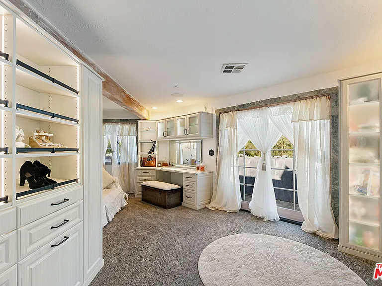 2851 Seabreeze Dr — Photo 31