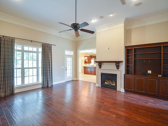 3rd image of 109 Laurel West Cv