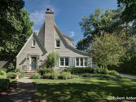 2nd image of 2417 Maplewood Dr SE