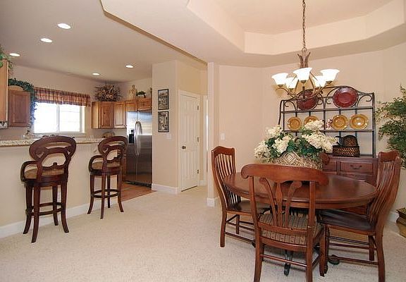 Dining rm & eating counter