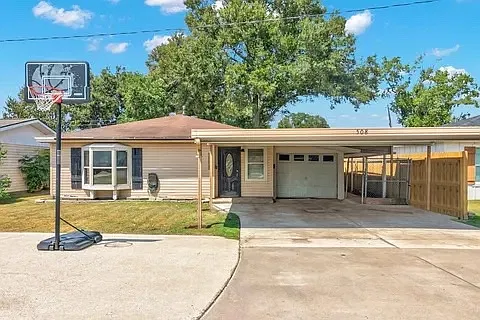 3 bed, 1104 sqft, $1,750 — Photo 1