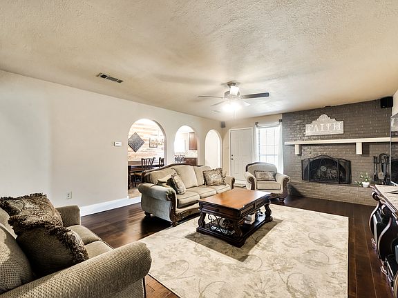 3rd image of 6761 Greenacres Dr