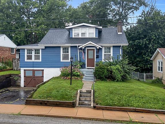 2nd image of 907 N Woodlawn Ave