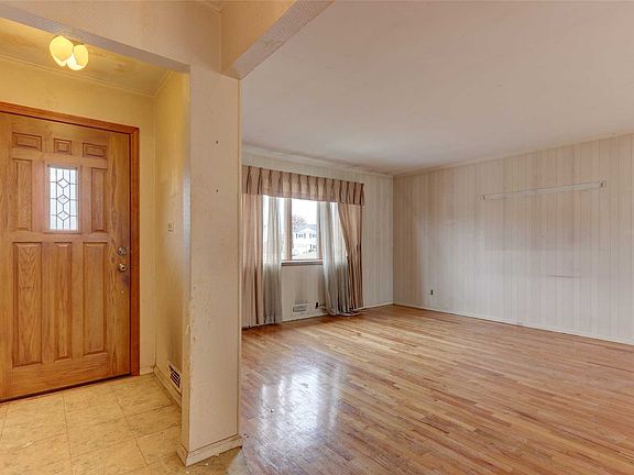 4th image of 23 Chatham Ct