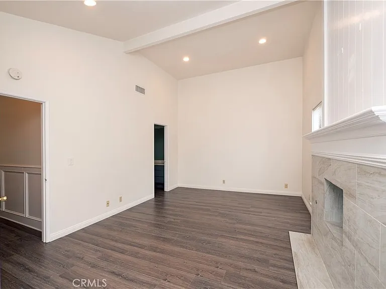 328 W 7th St — Photo 16