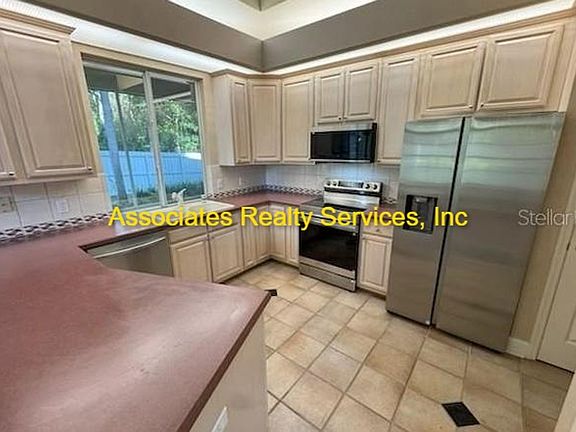 3rd image of 10370 SW 51st Ln