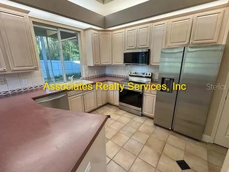 10370 SW 51st Ln — Photo 3