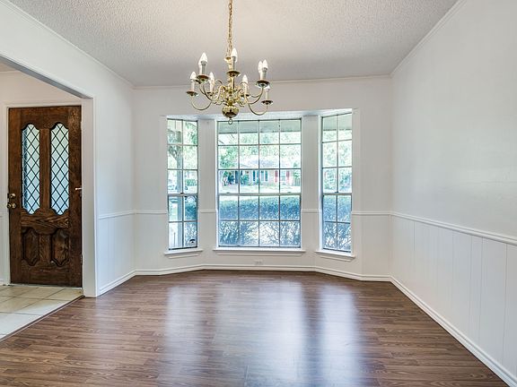 2210-oak-forest-ct-arlington-tx-High-Res-5.jpg