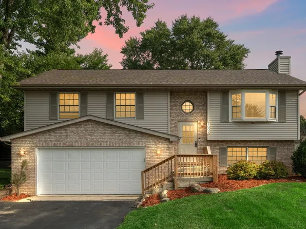 4002 Willowood Ct, Crown Point, IN 46307