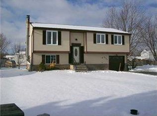 6572 Parkwood Dr, Lockport, NY 14094