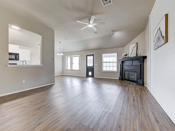 5th image of 508 Manhattan Dr