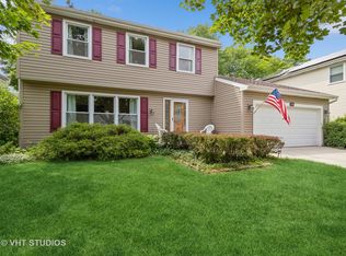 210 Crabtree Ln, Vernon Hills, IL