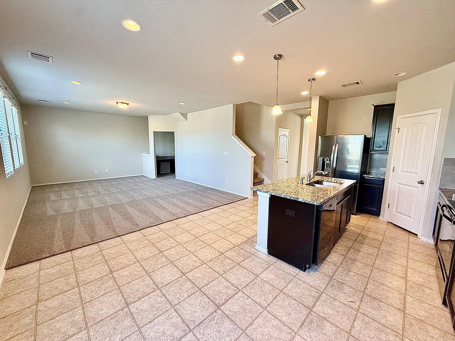 4 bed, 2.5 bath, 2270 sqft, $2,350 — Photo 3