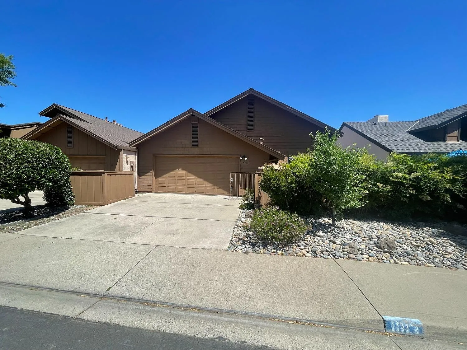 1813 Holly Oak Dr photo 1