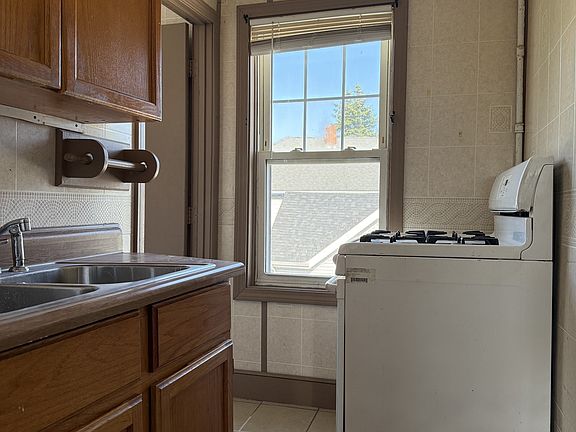 5th image of 112 Arizona St APT 3
