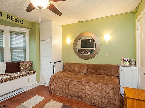 4th image of 807 8th St #401