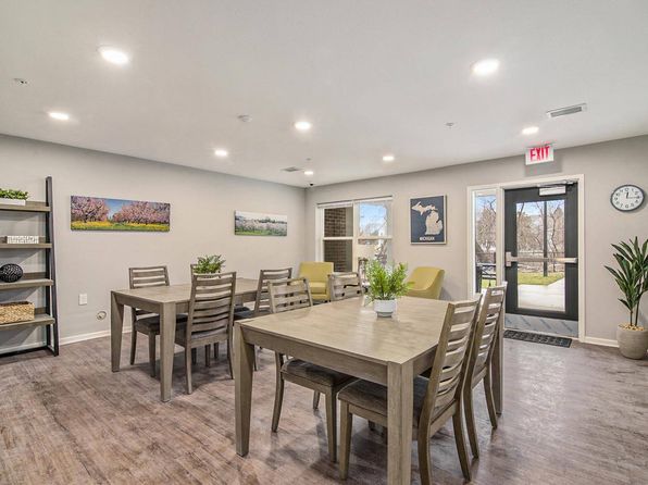 520 Wellington St #409