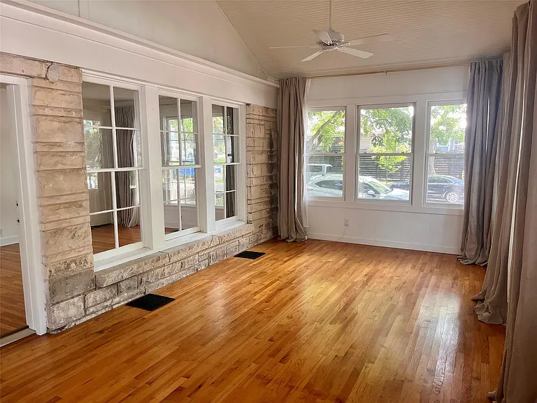 1610 Eva St — Photo 16