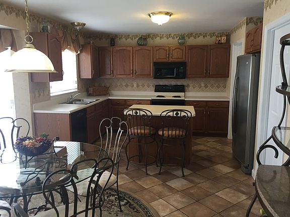 4th image of 262 Windy Acres Estates Dr