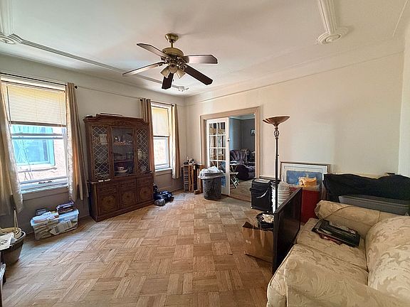 3rd image of 2052 Union St