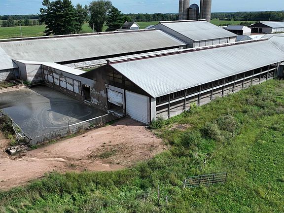 3rd image of 208698 River Run Rd