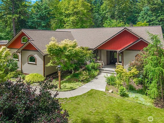 2nd image of 8401 Dawn Hill Drive SE