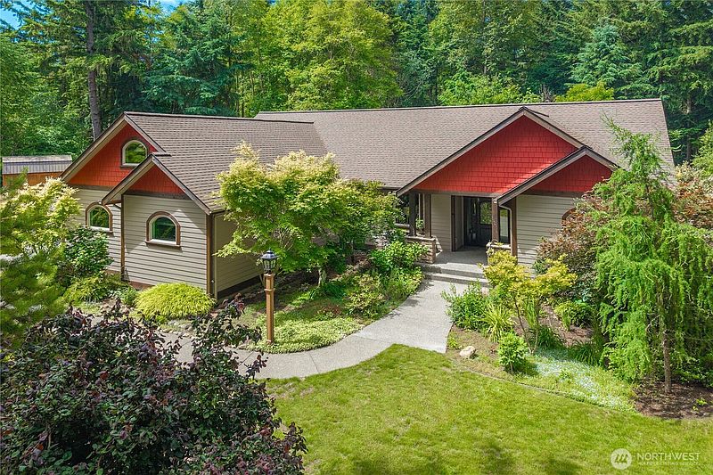 2nd image of 8401 Dawn Hill Drive SE